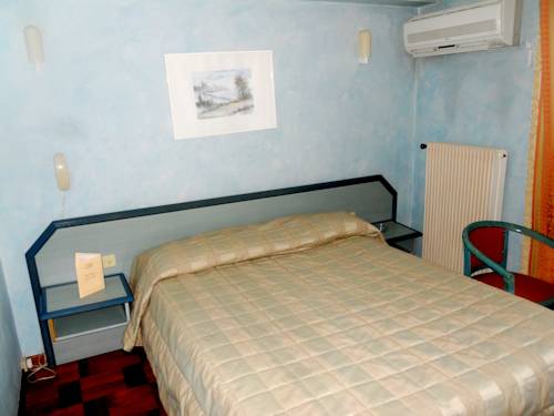 Imagen de la habitación del Hotel Alexandra, ROQUEBRUNE-CAP-MARTIN. Foto 12