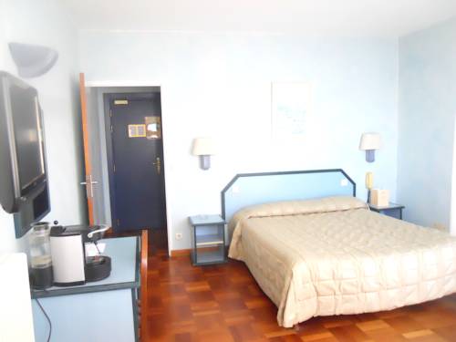 Imagen de la habitación del Hotel Alexandra, ROQUEBRUNE-CAP-MARTIN. Foto 15