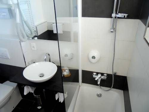 Imagen de la habitación del Hotel Alexandra, ROQUEBRUNE-CAP-MARTIN. Foto 16