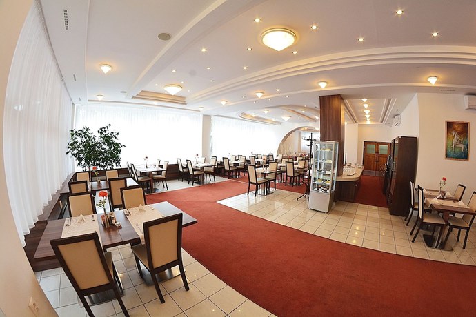 Imagen del bar/restaurante del Hotel Alexandra &Scaron;port. Foto 4