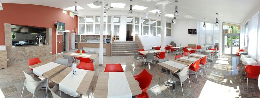 Imagen del bar/restaurante del Hotel Alexandra &Scaron;port. Foto 5