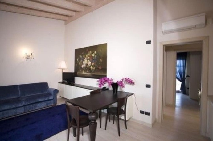 Imagen de la habitación del Hotel Alexandra Stay Residence. Foto 12