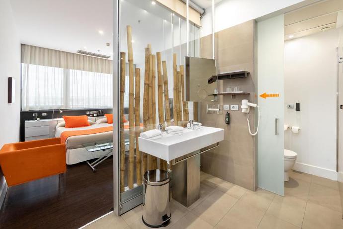 Imagen de la habitación del Hotel Alexandre Fira Congress. Foto 9