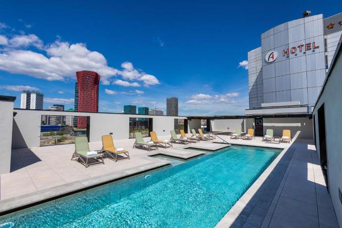 Imagen de la piscina del Hotel Alexandre Fira Congress. Foto 27