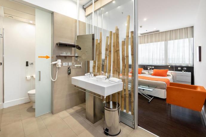 Imagen de la habitación del Hotel Alexandre Fira Congress. Foto 12