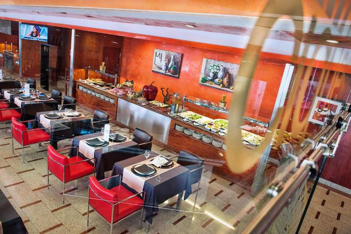 Imagen del bar/restaurante del Hotel Alexandre Frontair Congress. Foto 3