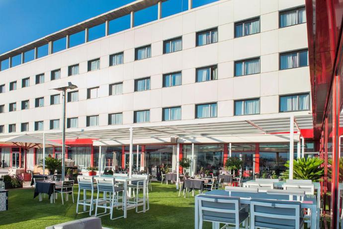 Imagen de los exteriores del Hotel Alexandre Frontair Congress. Foto 16