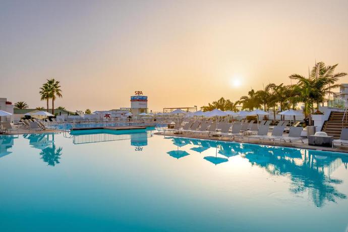 Imagen de la piscina del Hotel Alexandre Gala. Foto 11