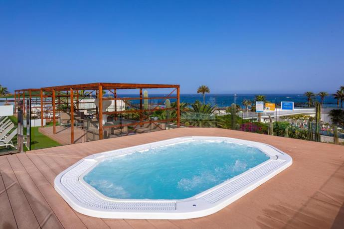 Imagen de la piscina del Hotel Alexandre Gala. Foto 12