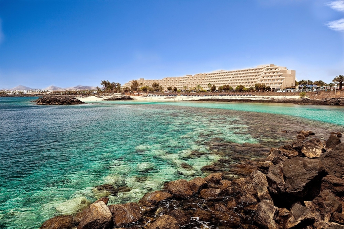 Imagen de los exteriores del Hotel Alexandre Teguise Playa. Foto 10