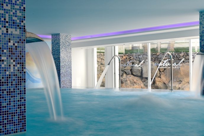 Imagen de la piscina del Hotel Alexandre Troya. Foto 17