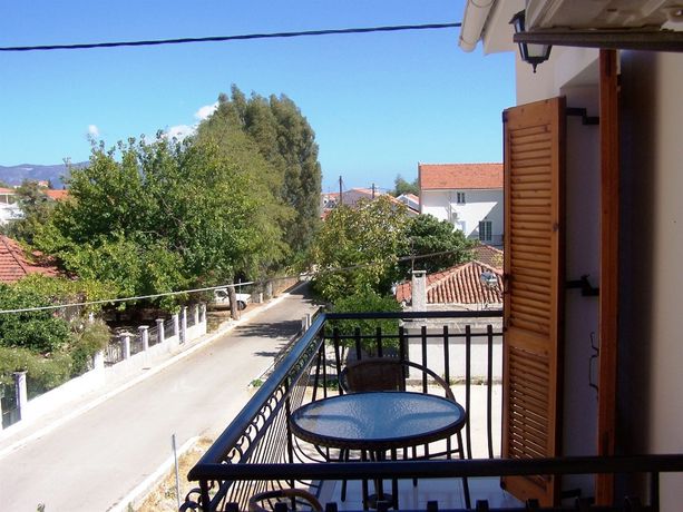 Imagen de la habitación del Hotel Alexatos Studios. Foto 9