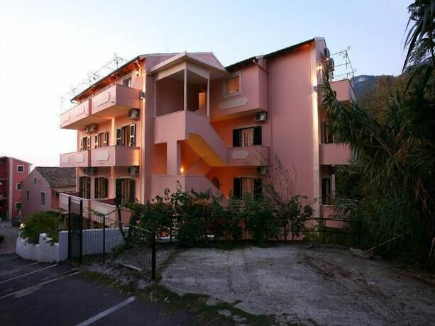 Imagen general del Hotel Alexis Apartments Benitses. Foto 5