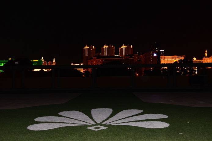 Imagen de los exteriores del Hotel Alexis Park All Suite Resort. Foto 6