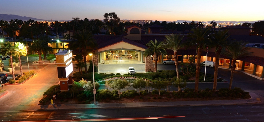 Imagen de los exteriores del Hotel Alexis Park All Suite Resort. Foto 7