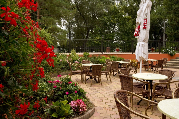 Imagen de los exteriores del Hotel Alfa Art. Foto 13