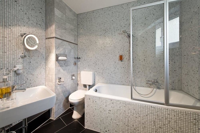 Imagen de la habitación del Hotel Alfa, Berl&iacute;n. Foto 8