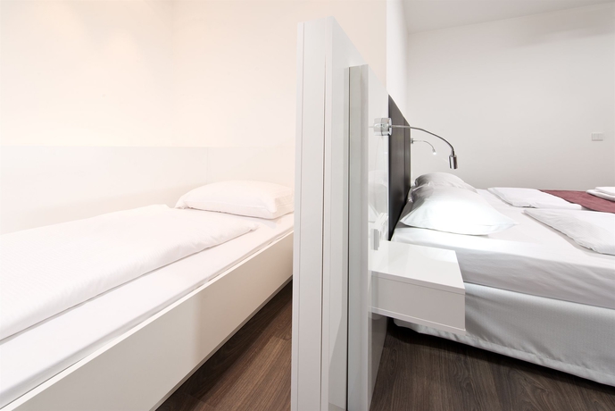 Imagen de la habitación del Hotel Alfa, Berl&iacute;n. Foto 11