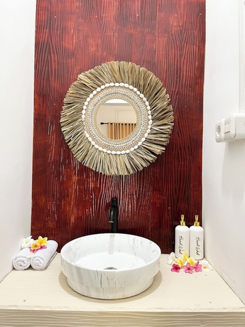 Imagen de la habitación del Hotel Alfa Kuta. Foto 12
