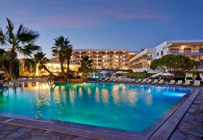 Imagen de la piscina del Hotel Alfagar Prestige. Foto 16