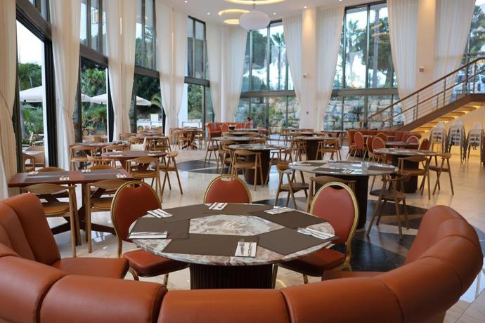 Imagen del bar/restaurante del Hotel Alfagar Prestige. Foto 2