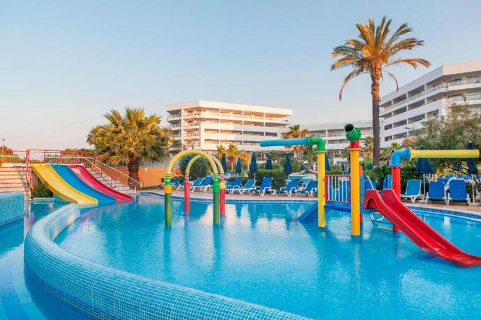Imagen de la piscina del Hotel Alfagar Prestige. Foto 19