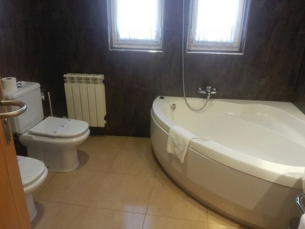 Imagen de la habitación del Hotel Alfageme. Foto 14