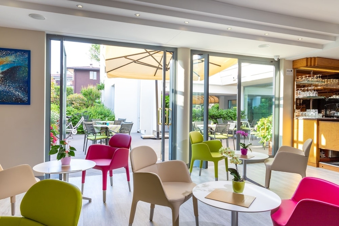 Imagen del bar/restaurante del Hotel Alfieri, Sirmione. Foto 2