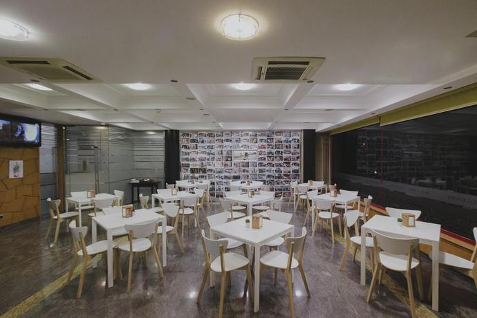 Imagen del bar/restaurante del Hotel Alfonso I. Foto 2