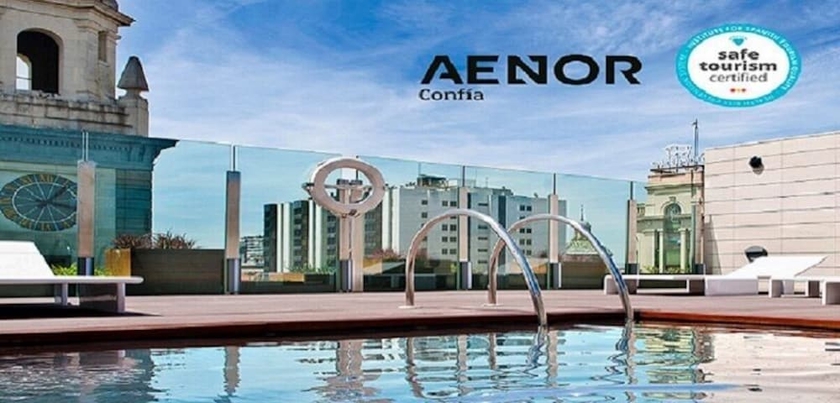 Imagen de la piscina del Hotel Alfonso, Zaragoza. Foto 19