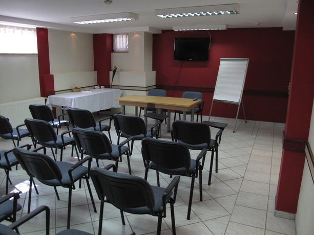 Imagen de los interiores del Hotel Alfr&eacute;d Panzi&oacute;. Foto 15