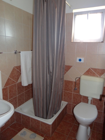 Imagen de la habitación del Hotel Alfr&eacute;d Panzi&oacute;. Foto 10