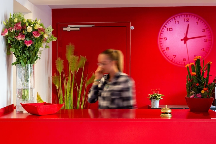 Imagen de los interiores del Hotel Alfred Hotels Paris Lecourbe. Foto 18