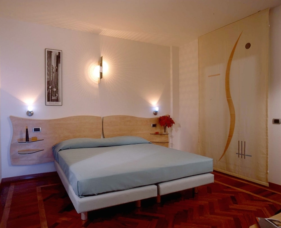 Imagen de la habitación del Hotel Alfredo. Foto 7