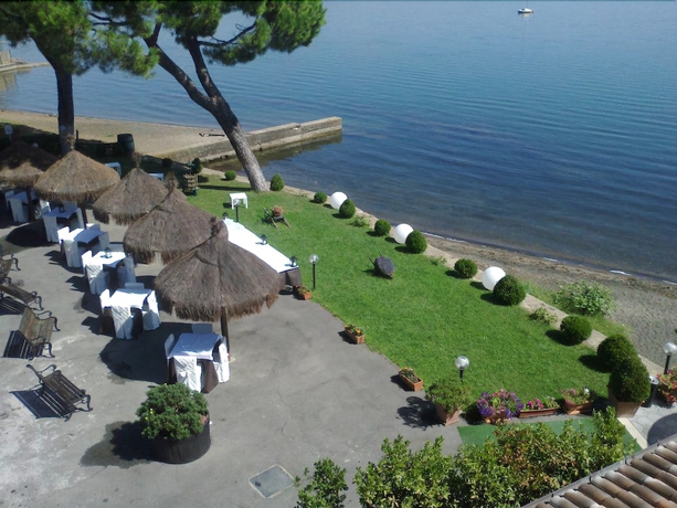 Imagen de los exteriores del Hotel Alfredo. Foto 10