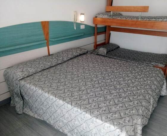 Imagen de la habitación del Hotel Alga, Bellaria-Igea Marina. Foto 18
