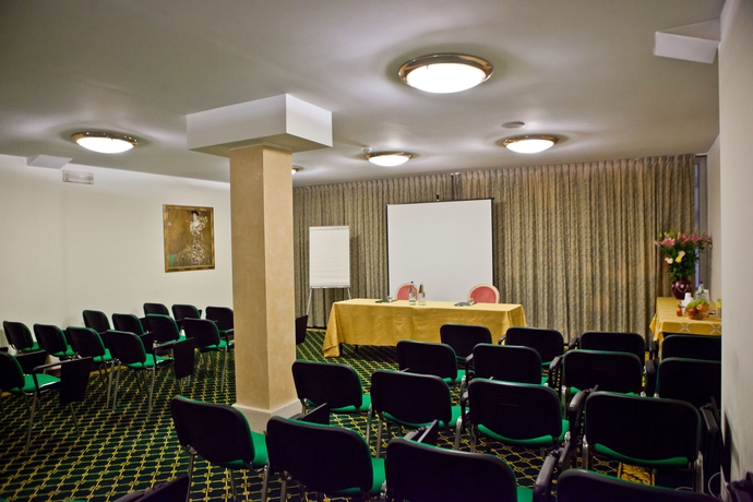 Imagen de los interiores del Hotel Alga, Milán. Foto 16