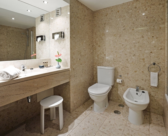 Imagen de la habitación del Hotel Algarve Casino. Foto 9