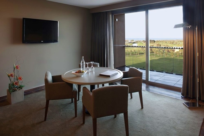 Imagen de la habitación del Hotel Algarve Marriott Salgados Golf Resort and Conference Center. Foto 11