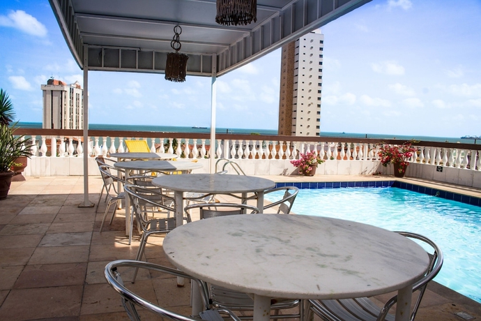 Imagen de la piscina del Hotel Algarve Praia. Foto 17