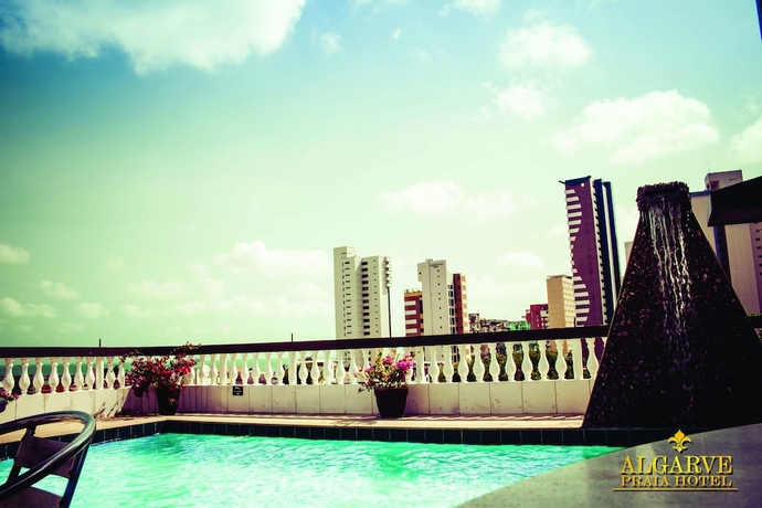 Imagen de la piscina del Hotel Algarve Praia. Foto 19