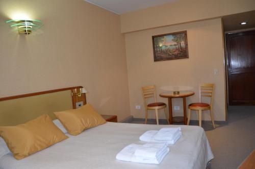 Imagen de la habitación del Hotel Algeciras. Foto 9