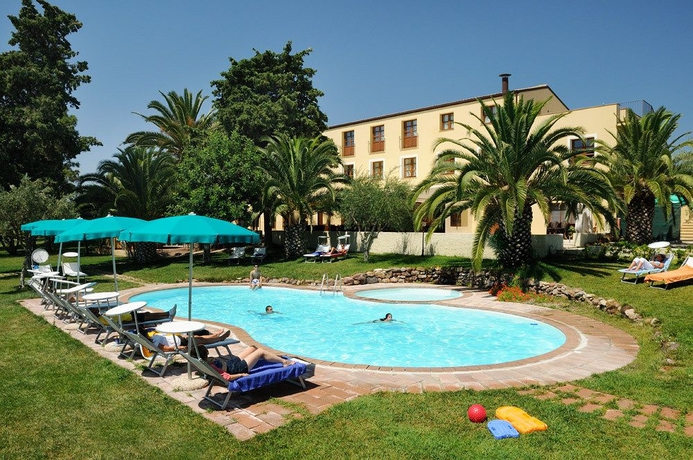 Imagen de la piscina del Hotel Alghero Resort Country. Foto 5