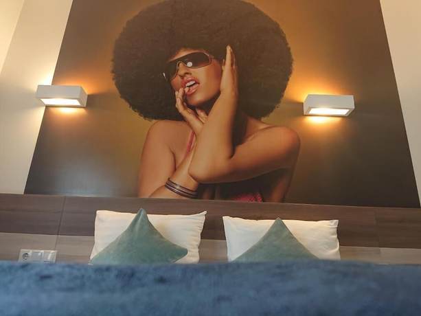 Imagen de la habitación del Hotel Algiro. Foto 10