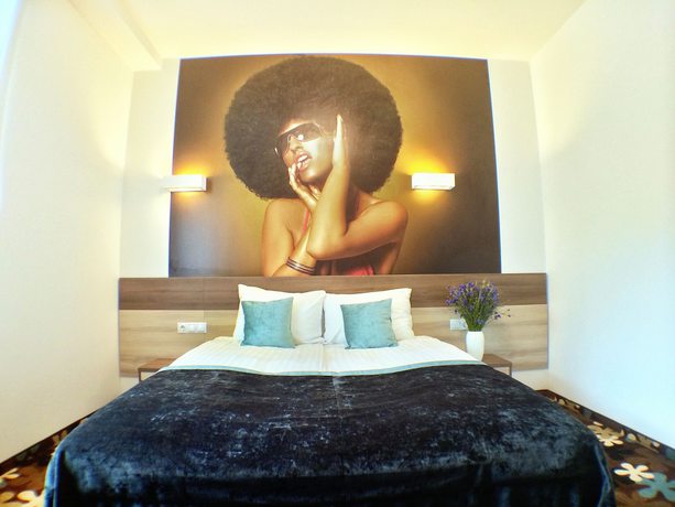 Imagen de la habitación del Hotel Algiro. Foto 18