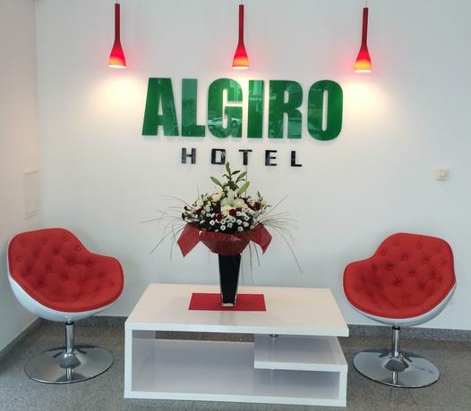 Imagen de los interiores del Hotel Algiro. Foto 20