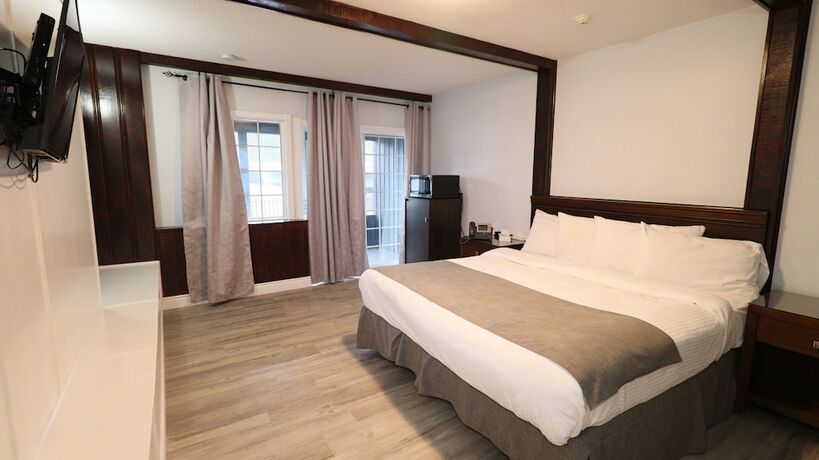Imagen de la habitación del Hotel Algonquin Lakeside Inn. Foto 11