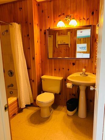 Imagen general del Hotel Algonquin Lakeside Inn. Foto 5