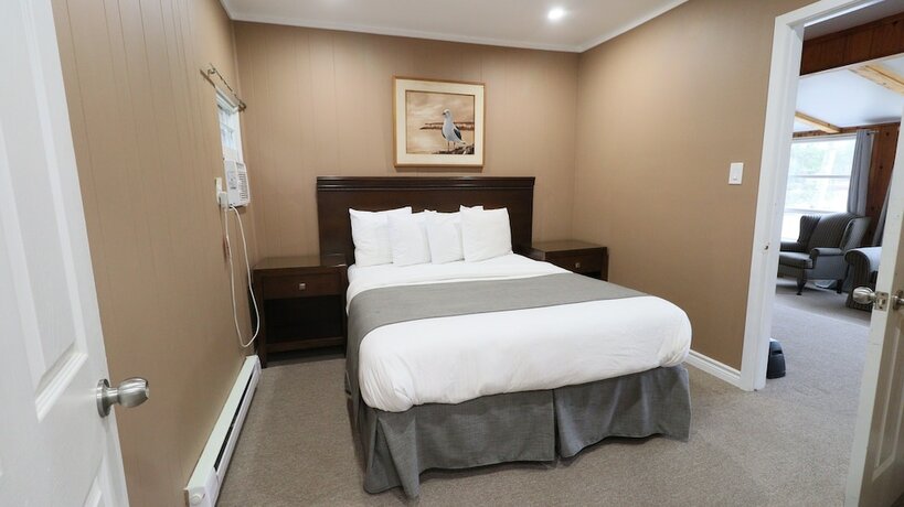Imagen de la habitación del Hotel Algonquin Lakeside Inn. Foto 16