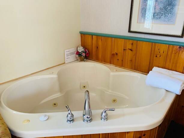 Imagen general del Hotel Algonquin Lakeside Inn. Foto 6